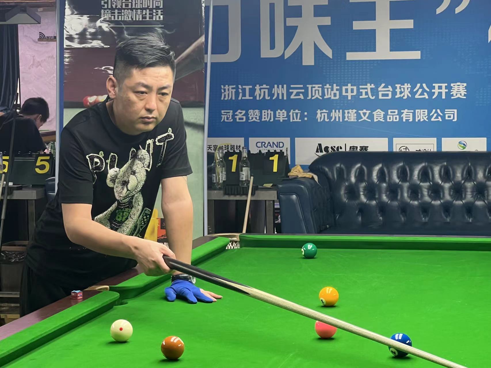 在众多羽球 在众多羽球